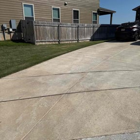 yard work by Helping Hands reviewed on November 23, 2025