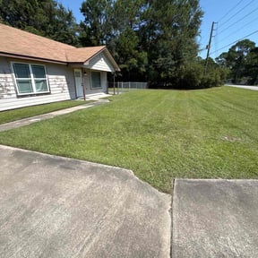 yard service by C & J Mowing reviewed on August 20, 2025