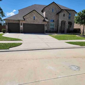 lawn care services by Myers Landscaping & Hauling reviewed on August 21, 2025