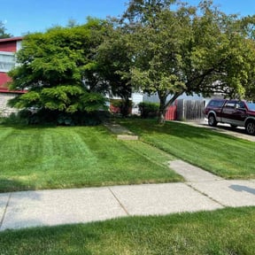 landscape maintenance by Peninsula services reviewed on August 13, 2025