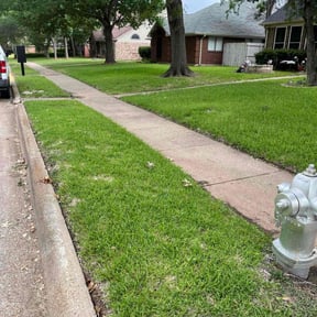 residential landscaping by Aguilars Lawn Service reviewed on November 20, 2025