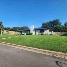 yard service by Qck Solutions LLC reviewed on November 24, 2025