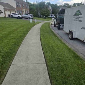 residential landscaping by Keith Dalke reviewed on March 23, 2024