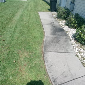Bush Trimming by Clouse Landscaping reviewed on August 19, 2025