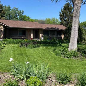 yard maintenance by FRL Landscaping reviewed on October 24, 2025