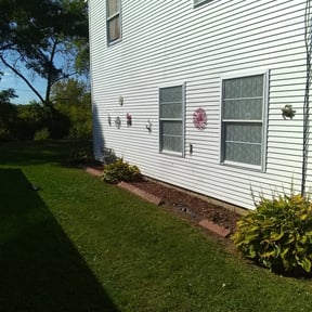 Flower Bed Weeding by Landers Landscaping reviewed on August 17, 2025