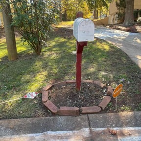 Flower Bed Weeding by Advance Cutter Lawn Maintenance reviewed on October 24, 2025