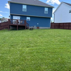lawn maintenance by LawnsRUs reviewed on August 20, 2025