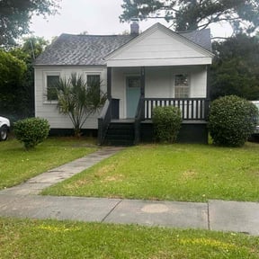 Bush Trimming by Ecoscape lawn maintenance inc reviewed on August 18, 2025