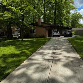 grass cutting by Edge Lawn Care reviewed on August 6, 2022