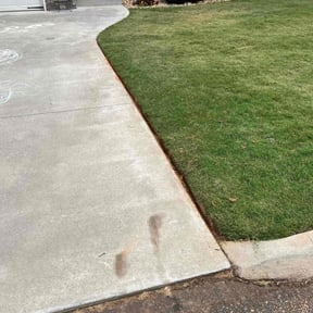 grass maintenance by Roberto Pena reviewed on May 14, 2024