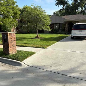 yard maintenance by J&R Cutting It Up Services LlC reviewed on August 16, 2025