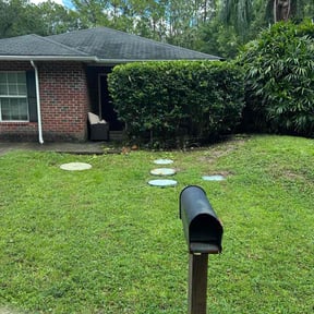 Bush Trimming by Cutter J’s Lawn Service reviewed on November 24, 2025