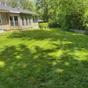 Flower Bed Weeding by Drapers lawn and landscaping LLC reviewed on July 9, 2026