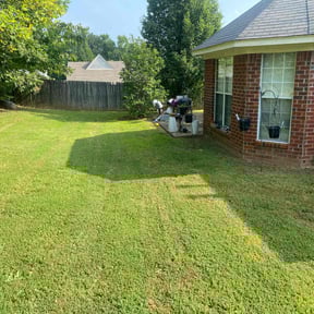 lawn maintenance by New Life Lawncare reviewed on August 17, 2023