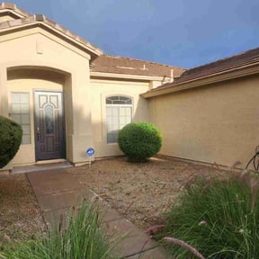 Bush Trimming by Pro grow landscapeing reviewed on November 18, 2025