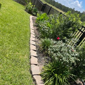 Flower Bed Weeding by St Charles Services reviewed on May 8, 2026