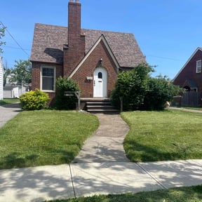 lawn service by Cora reviewed on March 17, 2024