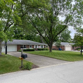 lawn maintenance by Aquarius Commercial Cleaning reviewed on August 15, 2025