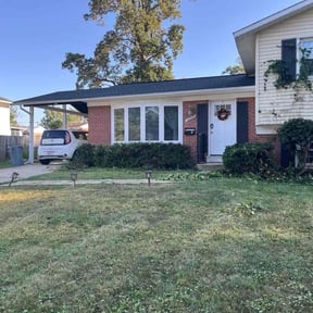 Bush Trimming by Mark's Lawn Care reviewed on November 19, 2025