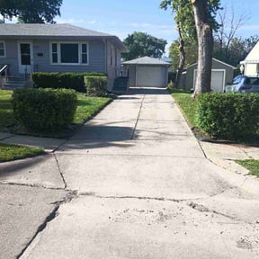 Bush Trimming by Jackman's Lawn Care reviewed on August 14, 2025