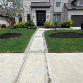 yard maintenance by Stephen's Lawncare reviewed on August 15, 2025