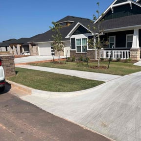 yard maintenance by Livingoak landscaping and lawn care reviewed on August 19, 2025