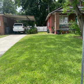 yard maintenance by Just Cuts Lawn Care reviewed on August 16, 2025