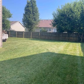 yard work by River city lawn and landscaping reviewed on June 3, 2023