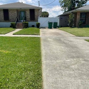 yard service by Johnny's lawn reviewed on August 15, 2025