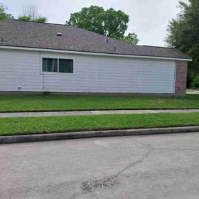 landscape maintenance by Clean Cut Lawn Service reviewed on November 18, 2025