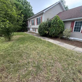 Flower Bed Weeding by Hard Hat Lawn Crew reviewed on July 24, 2026