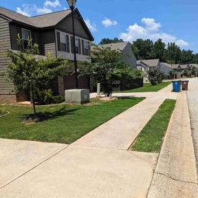 yard care by Hoss lawncare reviewed on April 30, 2025