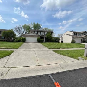 Flower Bed Weeding by Family Lawn Care reviewed on August 11, 2025