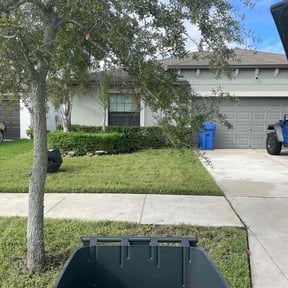 Bush Trimming by A Cut Below reviewed on August 20, 2025
