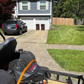 landscaping by Mowtown lawn grooming reviewed on November 20, 2025