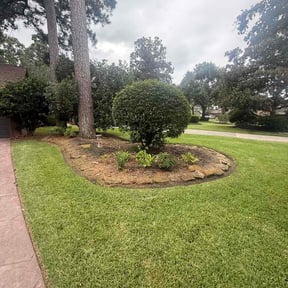 Flower Bed Weeding by Tikitiki Garden Service reviewed on July 28, 2026