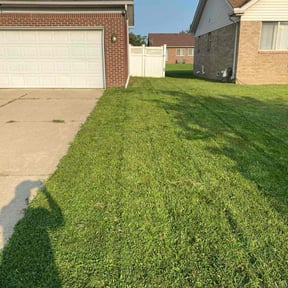 lawn care services by S&amp;R lawn care reviewed on August 17, 2025