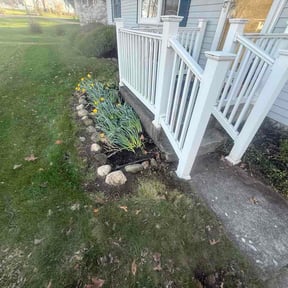 Flower Bed Weeding by 3DS Lawncare Service reviewed on April 19, 2026