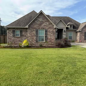 landscape maintenance by PR Lawn Care reviewed on August 17, 2025
