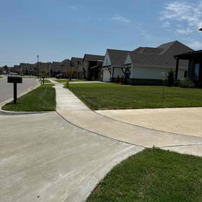 lawn care services by Tulsa Lawn Care reviewed on April 2, 2025