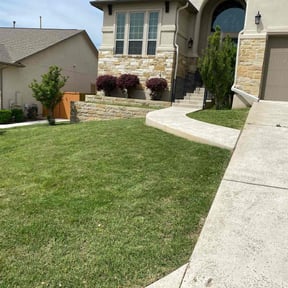 yard maintenance by ClearCoast Lawn Solutions reviewed on August 16, 2025