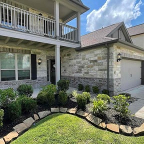 Flower Bed Weeding by Schuetz Landscaping Services reviewed on November 24, 2025