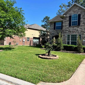 gardening service by Hampton's Landscaping LLC reviewed on February 15, 2024