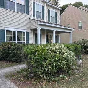 Bush Trimming by Lawn Legend LLC reviewed on April 30, 2026