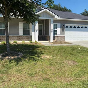 Flower Bed Weeding by Yard Genie  reviewed on December 8, 2025