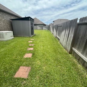 landscape maintenance by Easy Way Services reviewed on August 21, 2025