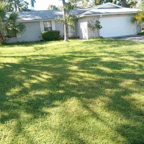 lawn maintenance by Green Acres Mowing reviewed on September 12, 2023