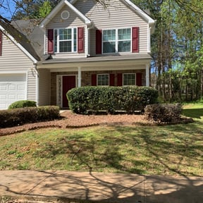 Bush Trimming by Family Lawn Care reviewed on July 13, 2021