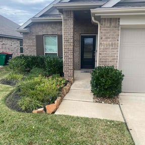 Bush Trimming by Veterans lawn services reviewed on December 31, 2025